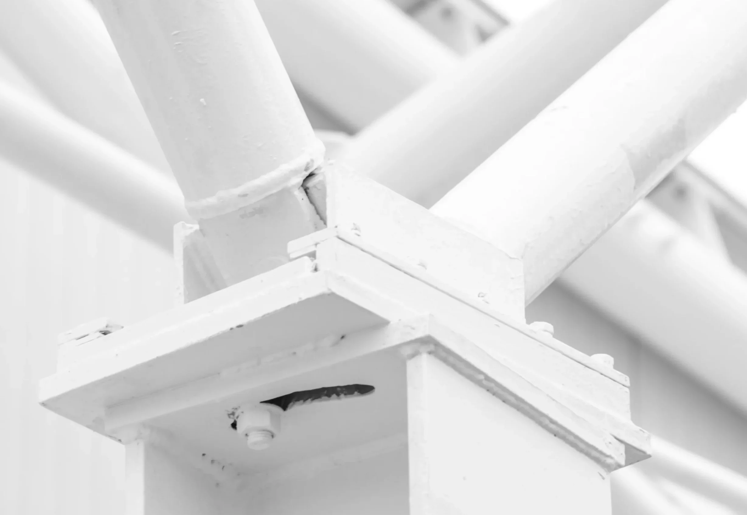 white-metallic-bars-white-concrete-wall (1)